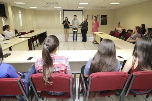 Capacitan a estudiantes de Psicología sobre violencia familiar y sexual