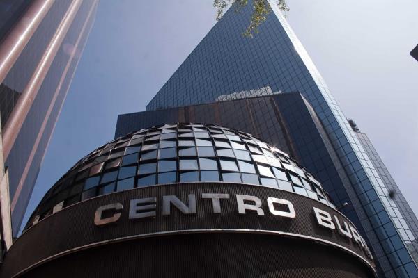Bolsa Mexicana abre con ligera ganancia, atenta a elecciones en EUA