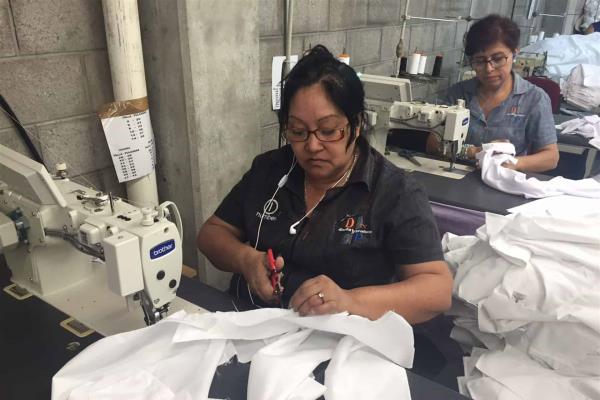 A más del 90% la confección de uniformes escolares