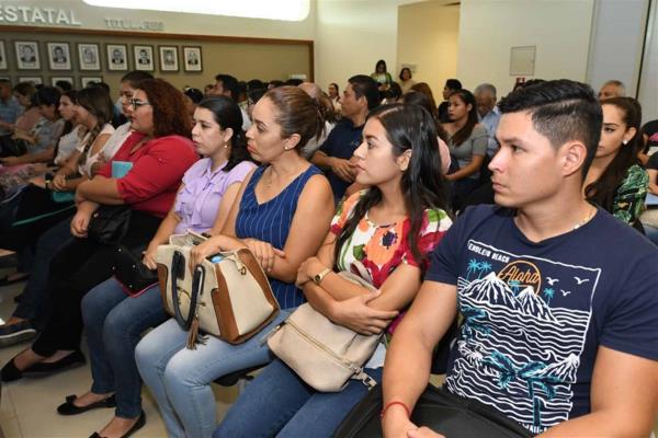 Otorgan plazas a nuevos docentes idóneos