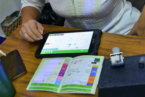 Llama la SSA a tramitar cartilla electrónica de vacunación