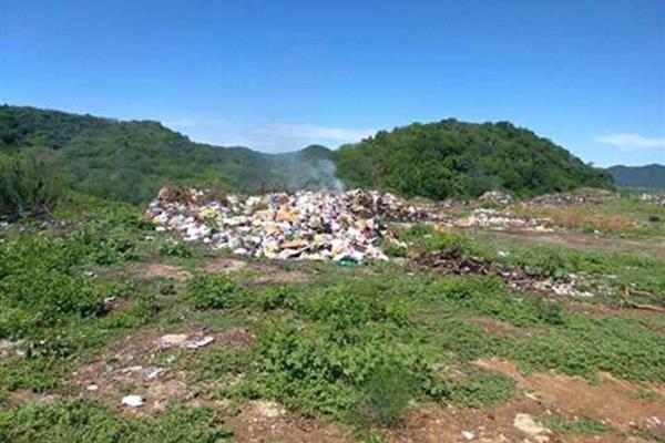 Vecinos de Chinobampo se quejan de basurón entre las casas