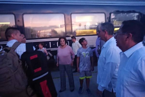 General Cienfuegos se encuentra con militares y coroneles