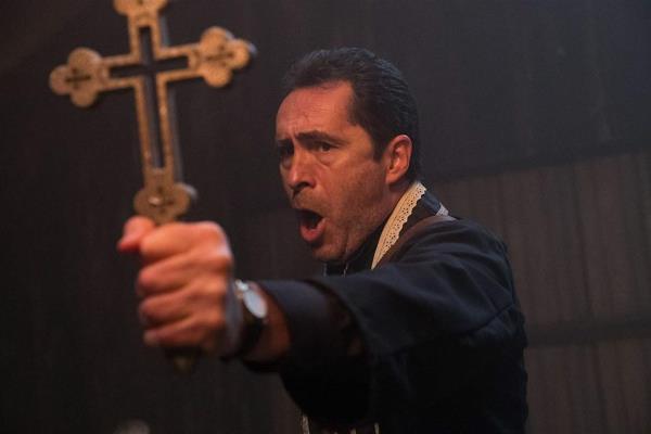 Demian Bichir luchará contra espíritus malignos en la cinta La monja