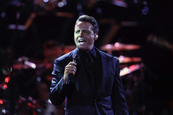Golovkin impide que Luis Miguel cante el Himno en pelea con Canelo