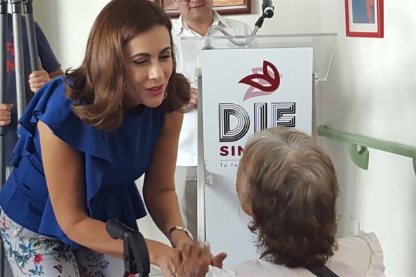 Entrega DIF Estatal mil 200 auxiliares auditivos