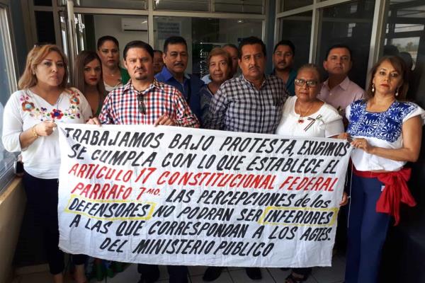 Defensores públicos trabajan bajo protesta