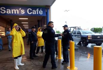 Supuesto asalto en tienda moviliza a policías