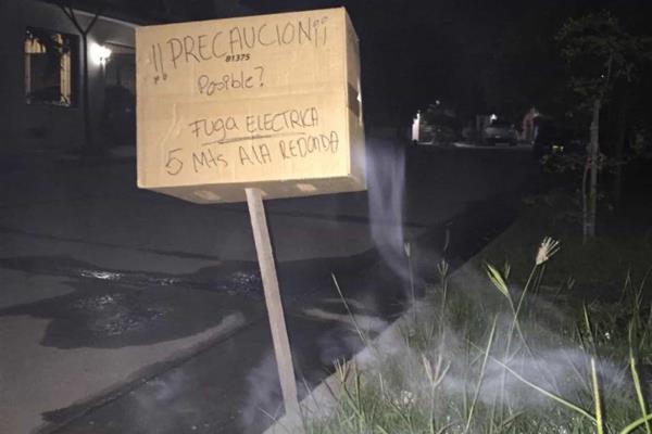 Alertan de posible corto circuito en Urbi Villa del Bosque en Los Mochis