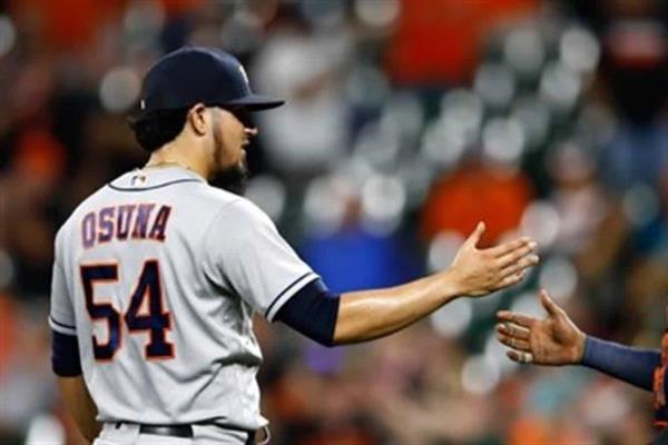Osuna se apunta 21 salvamentos en la campaña