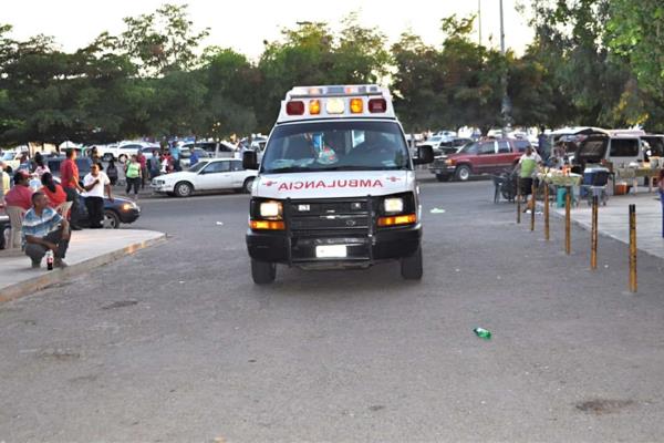 Lesionan a dos transeúntes con arma blanca