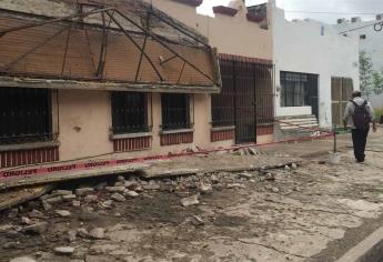 Se cae marquesina de una casa en Los Mochis