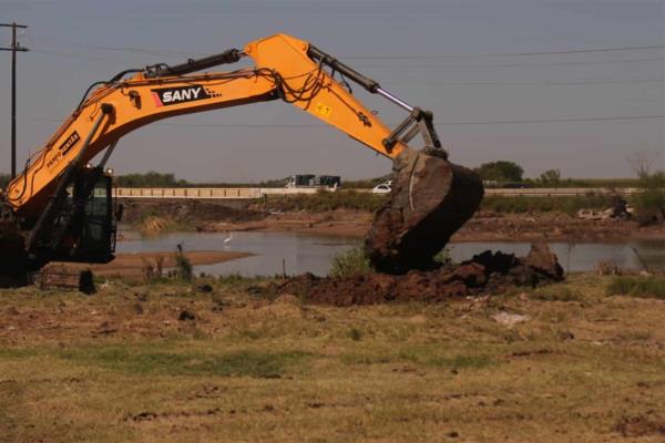 Inicia desazolve del arroyo Capomos-Estero en JJR