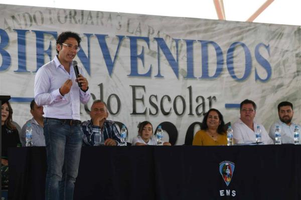 “Quiero estar cerca de las y los normalistas”: Mejía López
