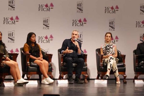Roma de Cuarón se presenta en medio de ovaciones
