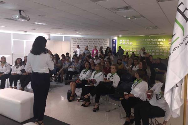No se debe temer al cambio de gobierno ni a emprender: AMMJE