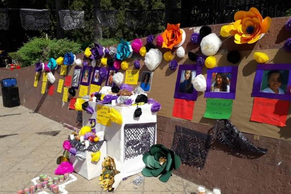Con altar, recuerdan mujeres asesinadas