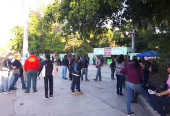 Padres de familia toman la ETI#2 por falta de maestros