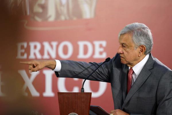Gobierno alista estrategia contra robo de combustible, afirma López Obrador