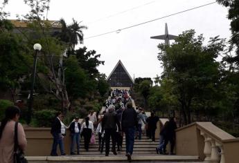 Miles de feligreses celebran a la Virgen de Guadalupe