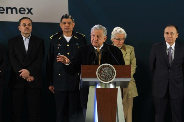 Robo de combustible se combatirá dentro y fuera de Pemex: López Obrador