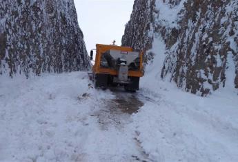 Por nevada cierran tramos de carreteras federales en Sonora