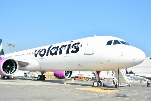 Irían de luna de miel a Tailandia pero avión de Volaris no llega a tiempo