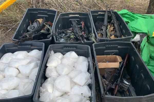 FGR investiga arsenal, drogas y equipo táctico aseguradas en Mocorito