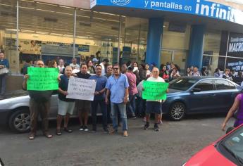 Se manifiestan trabajadores sindicalizados de Telmex