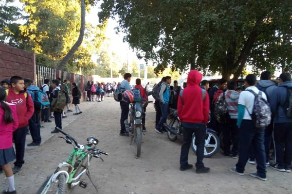 Padres toman secundaria en Mochicahui