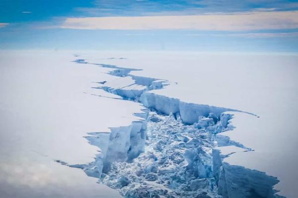 Advierten sobre futuro desprendimiento de iceberg en la Antártida