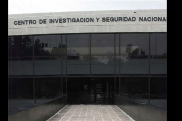 AMLO firma decreto para abrir expedientes del Cisen