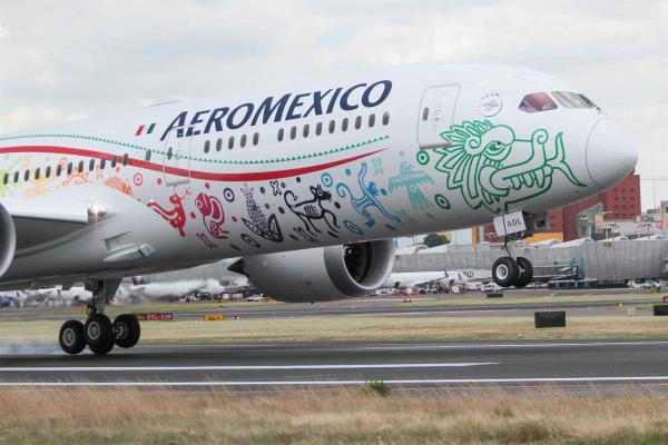 Pasajeros de Aeroméxico podrán mandar mensajes de WhatsApp en vuelos
