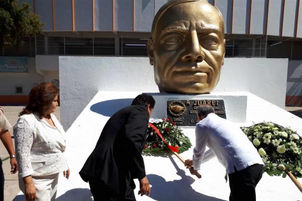 Masones conmemoran el CCXIII aniversario del natalicio de Benito Juárez