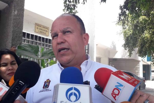 Estrada Ferreiro, el único aviador en el Ayuntamiento: Alarid