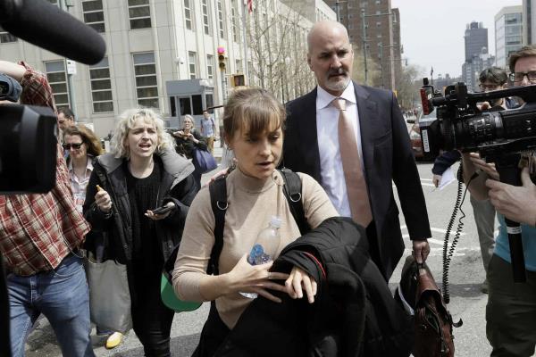 Allison Mack, a la cárcel 40 años por extorsión sexual
