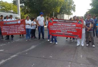 Se manifiestan de nuevo trabajadores despedidos de Prospera