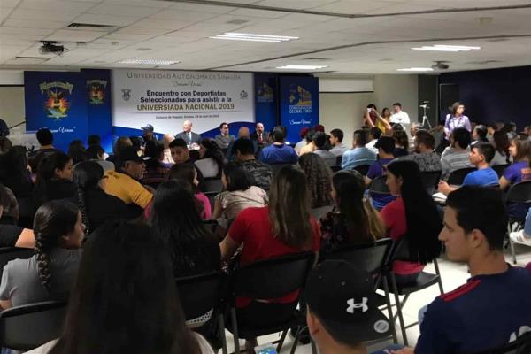 Se reúne rector con deportista de la UAS que asistirán a Universiada Nacional