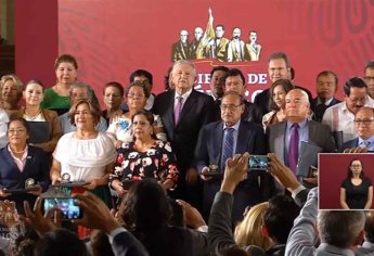 AMLO promulga nueva reforma educativa y reconoce labor de profesores