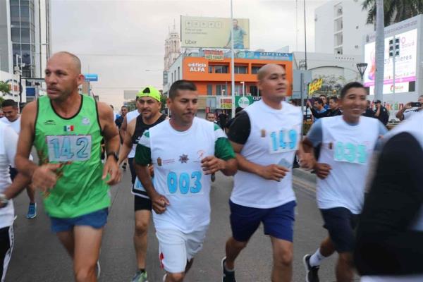 Celebran carrera pedestre por el Día del Policía en Culiacán