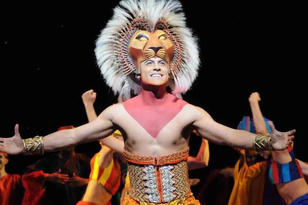 Carlos Rivera doblará a “Simba” en “El Rey León” de acción real