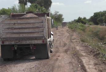 Inician trabajos de revestimiento de calles en la Diana Laura