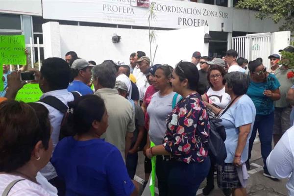 Se manifiestan vendedores ambulantes de Mazatlán en Sermarnat