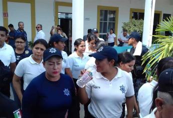 Se manifiestan cadetes de la Policía en el Ayuntamiento de Mazatlán