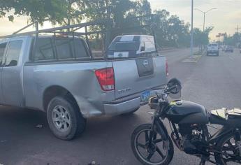 Motociclista choca contra camioneta en el ejido México