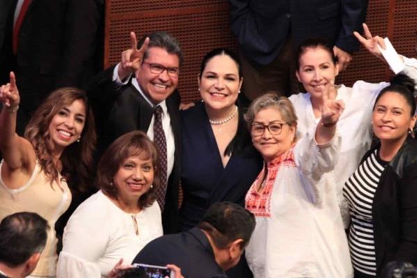 Senadores eligen a Mónica Fernández como presidenta de Mesa Directiva