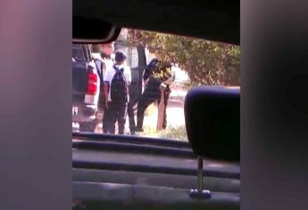 Policías de Ahome intimidan a dos estudiantes con una tabla