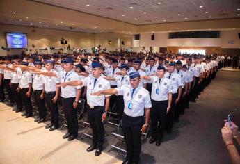Egresan 345 nuevos oficiales del Inecipe; cifra histórica