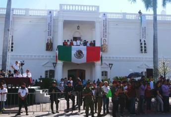 Miles disfrutan desfile de la Independencia en Culiacán