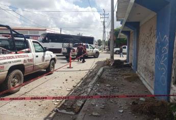 Cae marquesina y por poco lesiona a jóvenes en Los Mochis